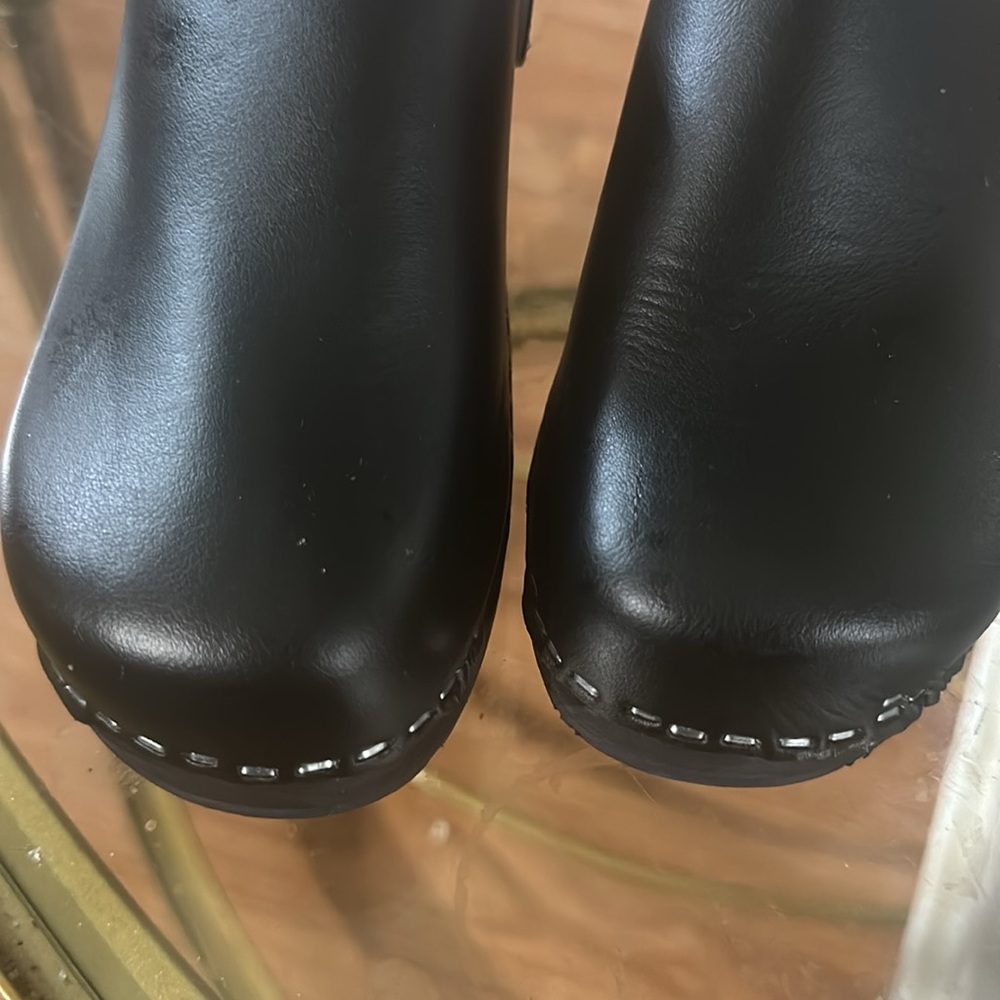 Cape Clogs - Picture 2 of 7